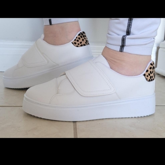 𝅺WHITE Platform Leopard Sneakers NWT - Picture 2 of 5